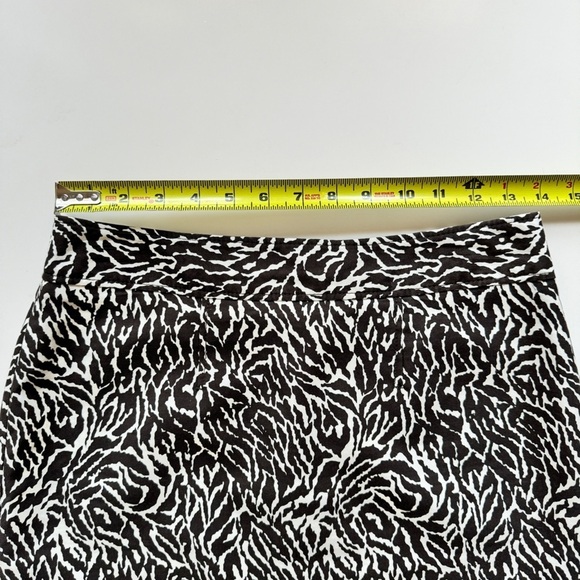 Ann Taylor Loft Petite Swirl Print Shift Skirt in Black & White - Picture 5 of 7